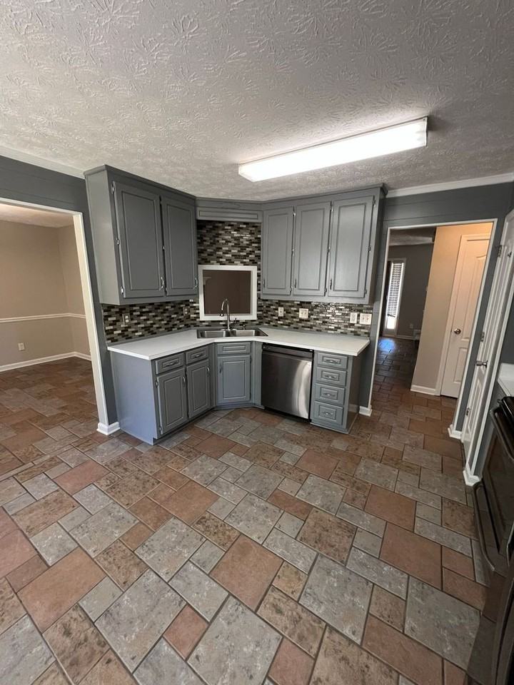3835 Cool Springs Pt - Photo 6 of 31