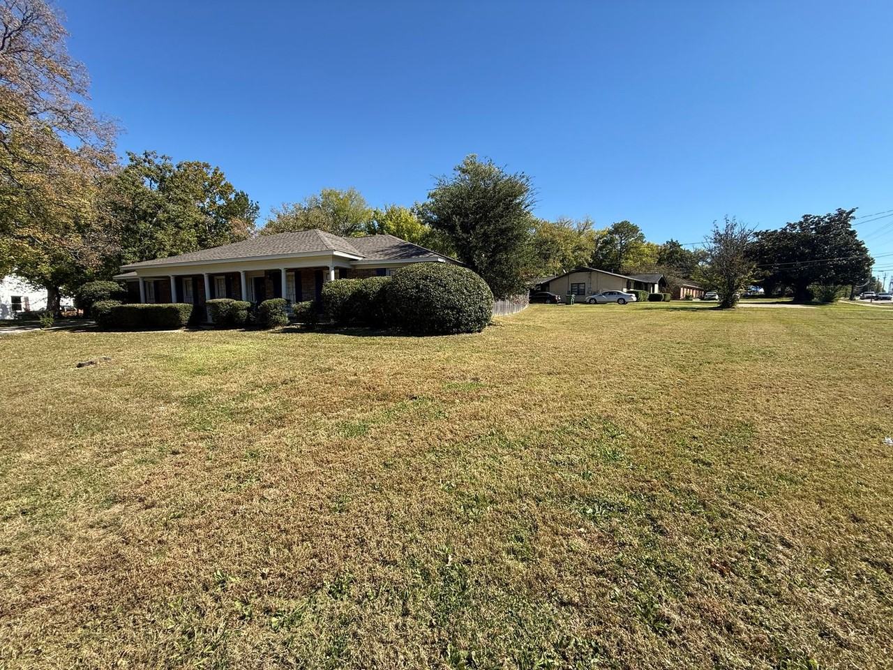 3615 Fieldcrest Dr - Photo 3 of 20