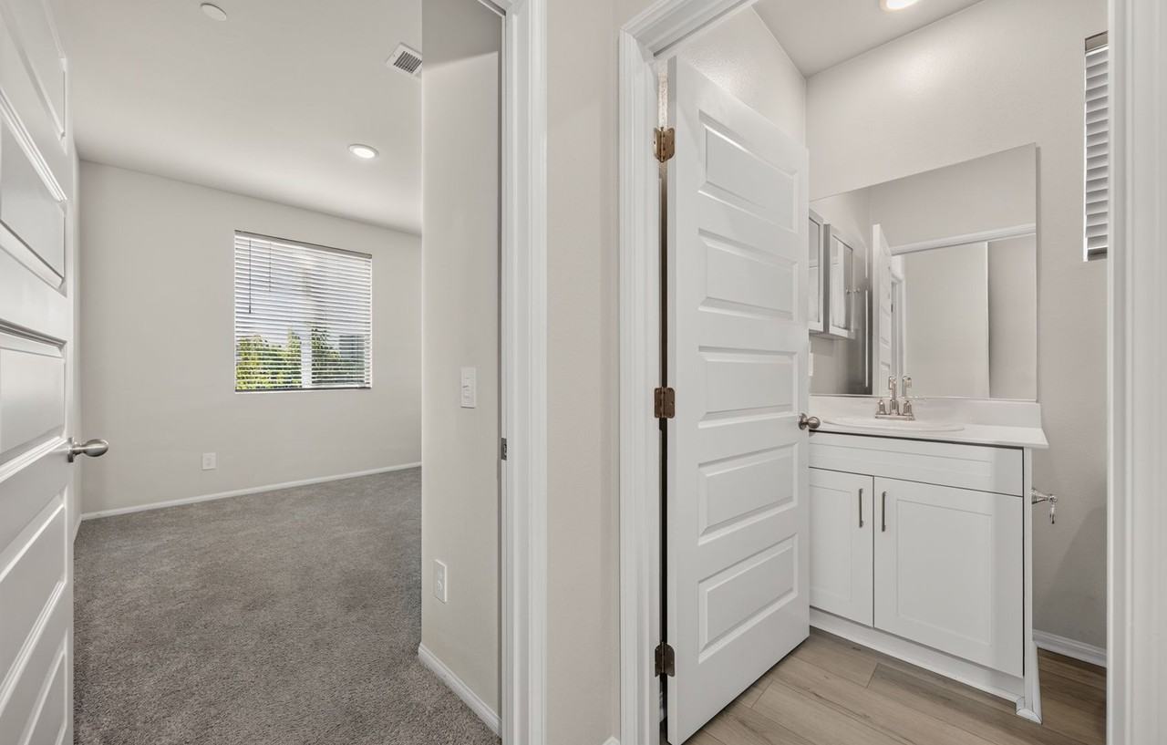 974 Domestic Ave - Photo 5 of 26