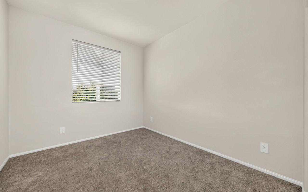 974 Domestic Ave - Photo 6 of 26