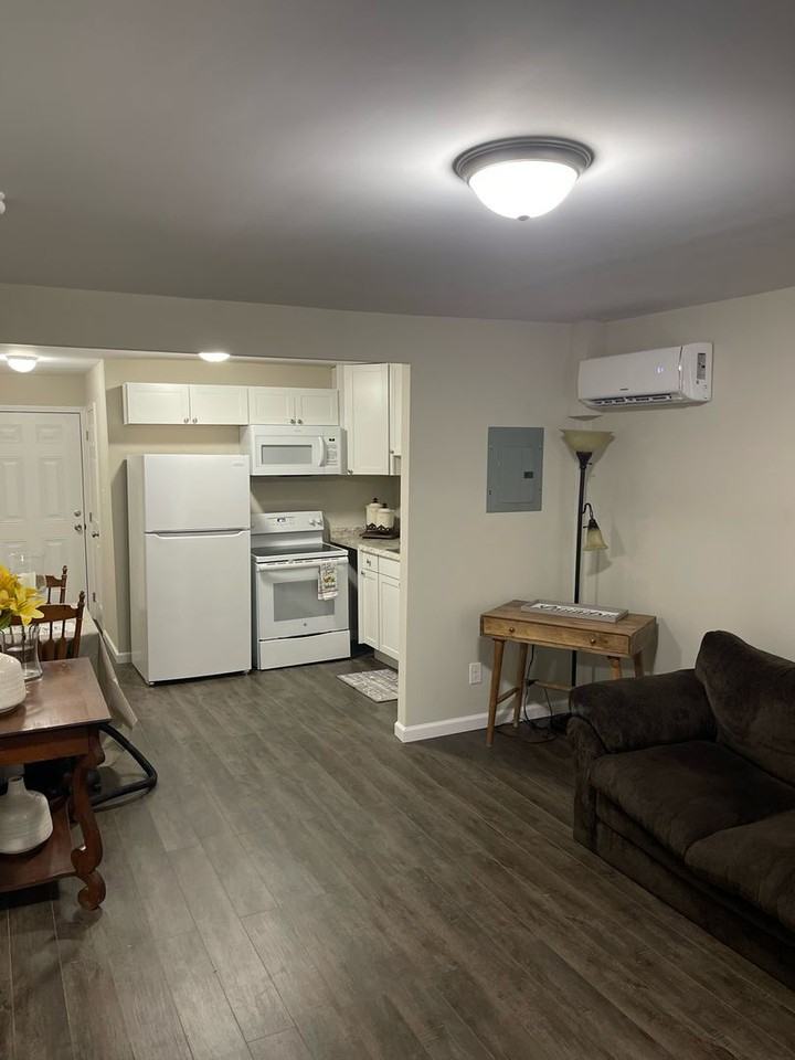 255 Oak St - Photo 3 of 9