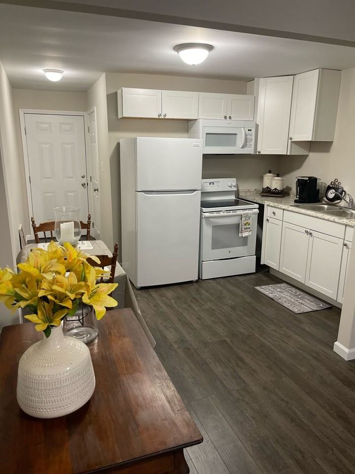 255 Oak St - Photo 4 of 9