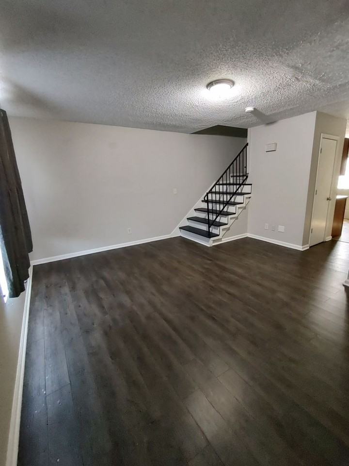 126 E Northfield Blvd - Photo 2 of 16