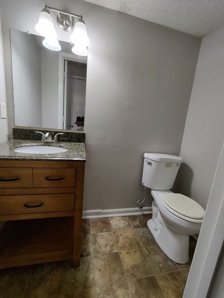 126 E Northfield Blvd - Photo 4 of 16