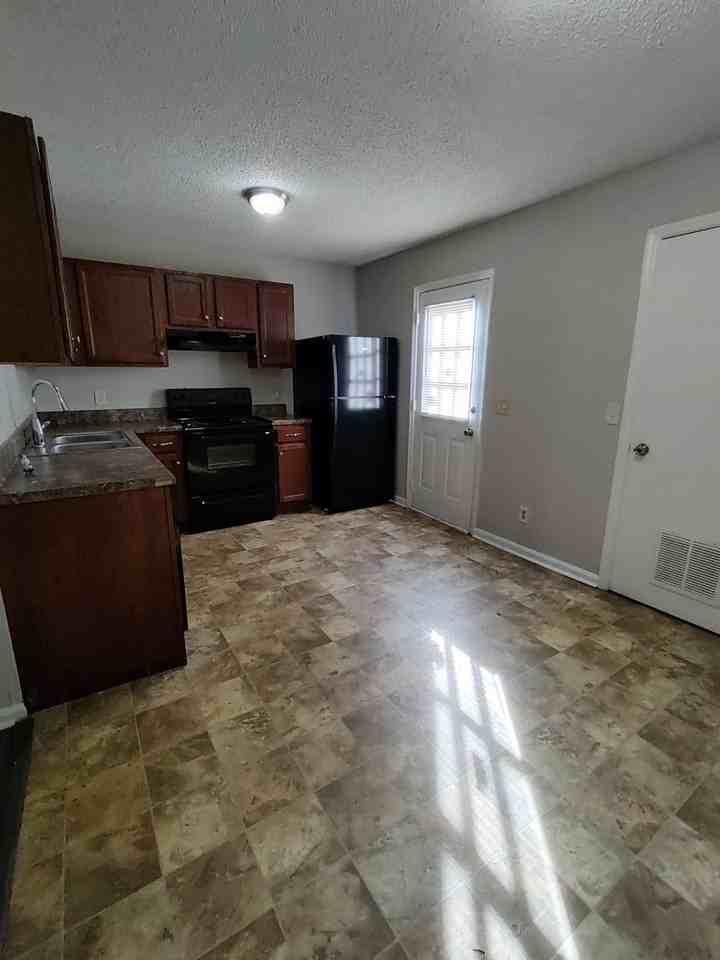 126 E Northfield Blvd - Photo 5 of 16