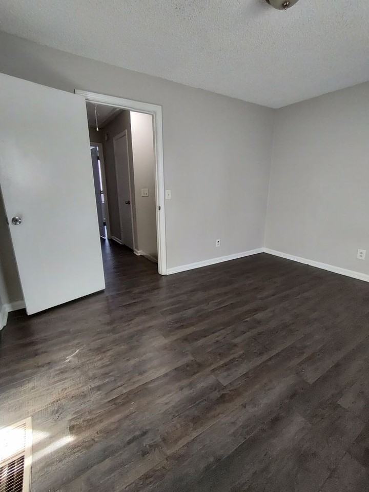 126 E Northfield Blvd - Photo 7 of 16