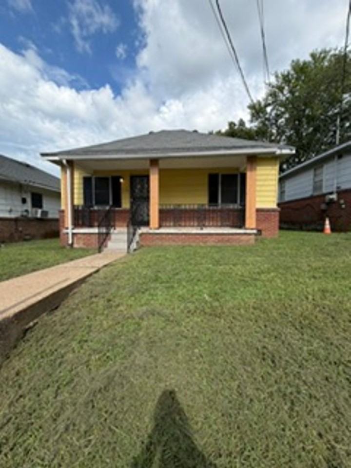 258 Oak St - Photo 2 of 15