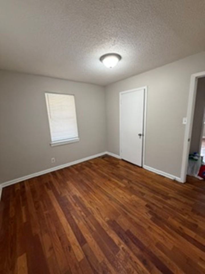 258 Oak St - Photo 3 of 15
