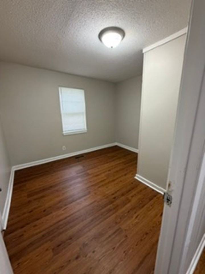 258 Oak St - Photo 4 of 15