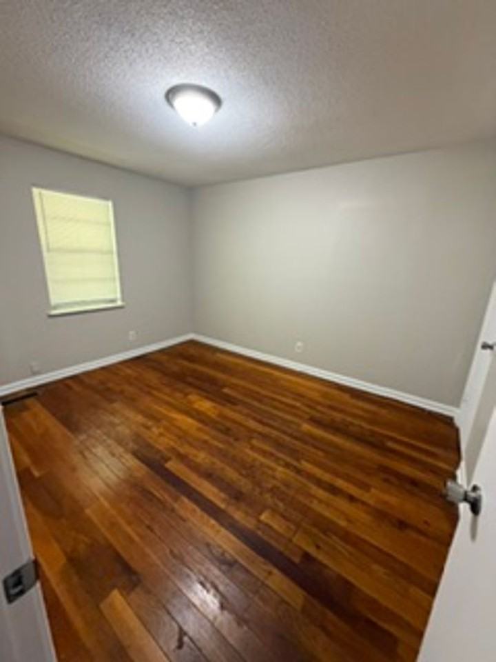 258 Oak St - Photo 5 of 15