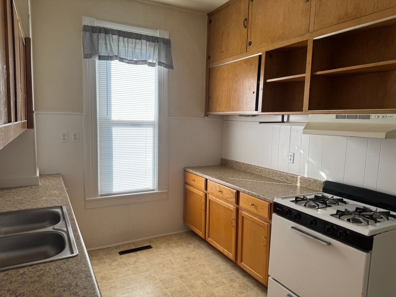 2323 Lafayette St - Photo 6 of 12