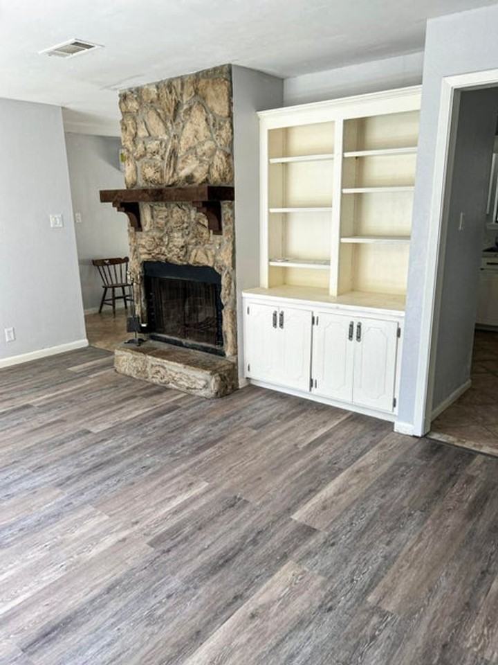 204 Old Oak Ln - Photo 2 of 22