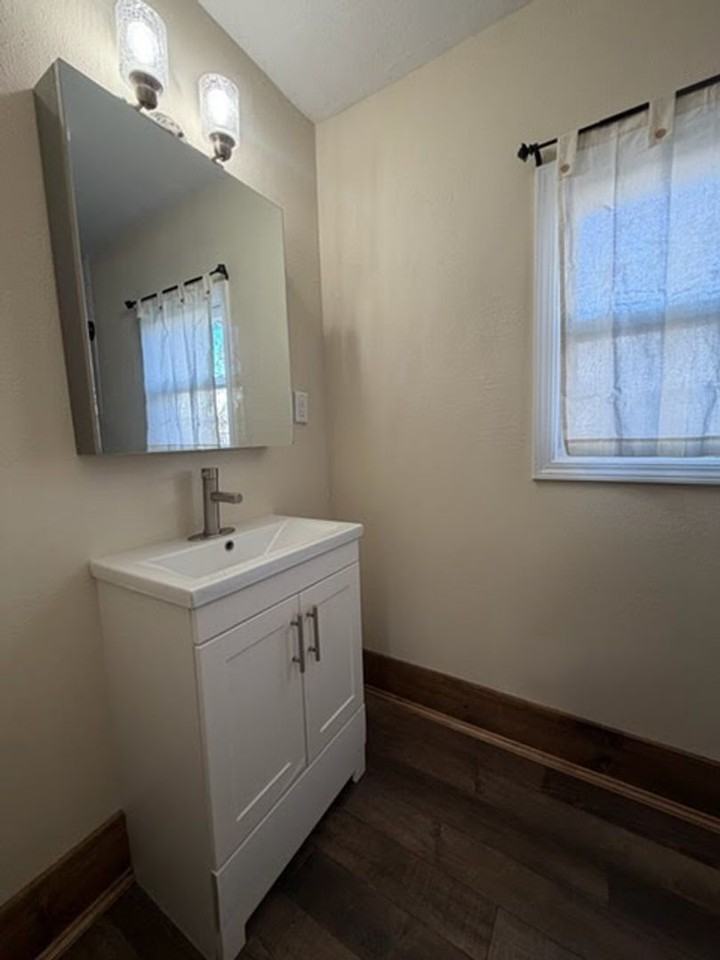 719 Fairfax St - Photo 4 of 10