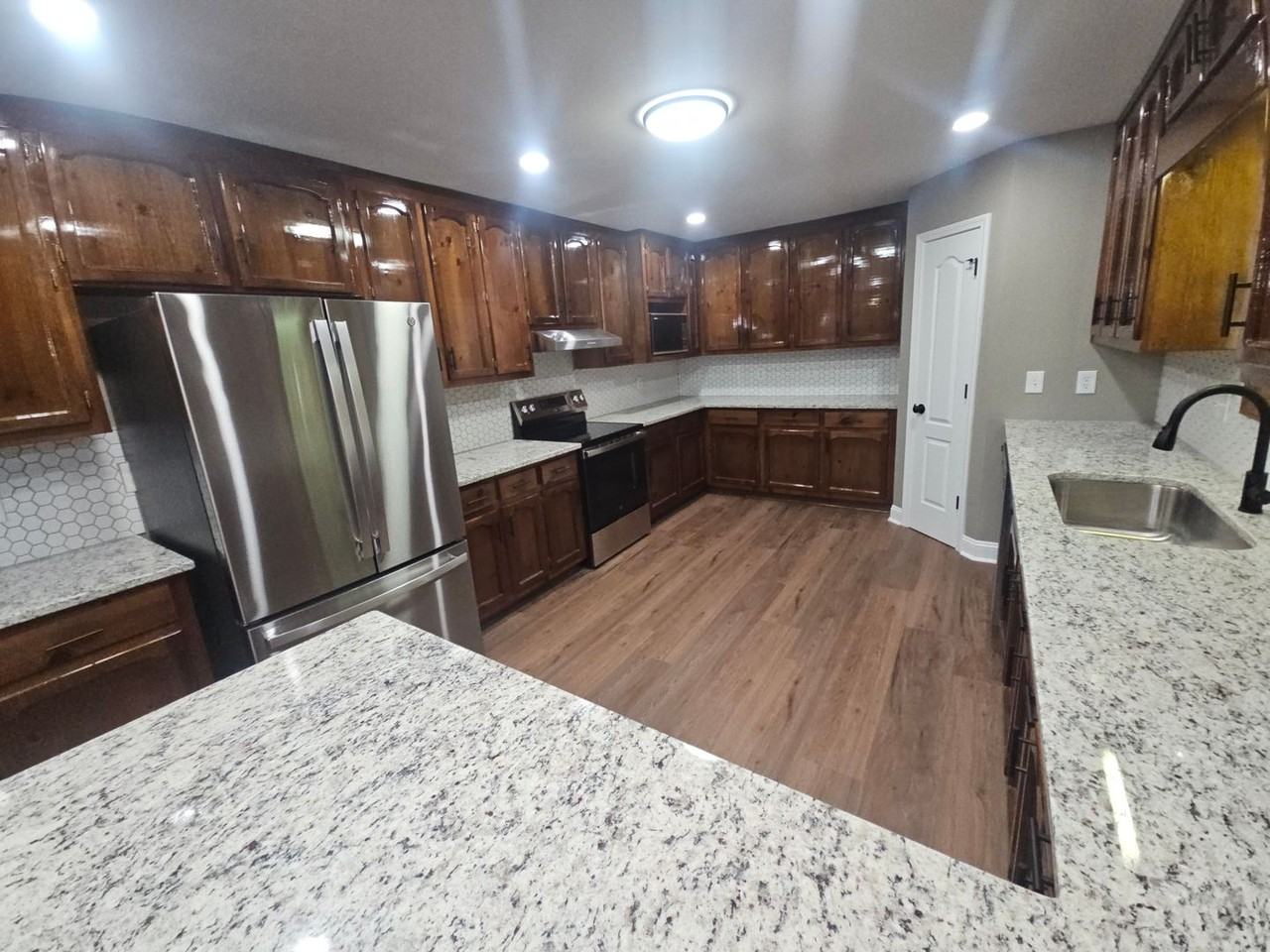 2513 N Carroll Ct - Photo 3 of 23