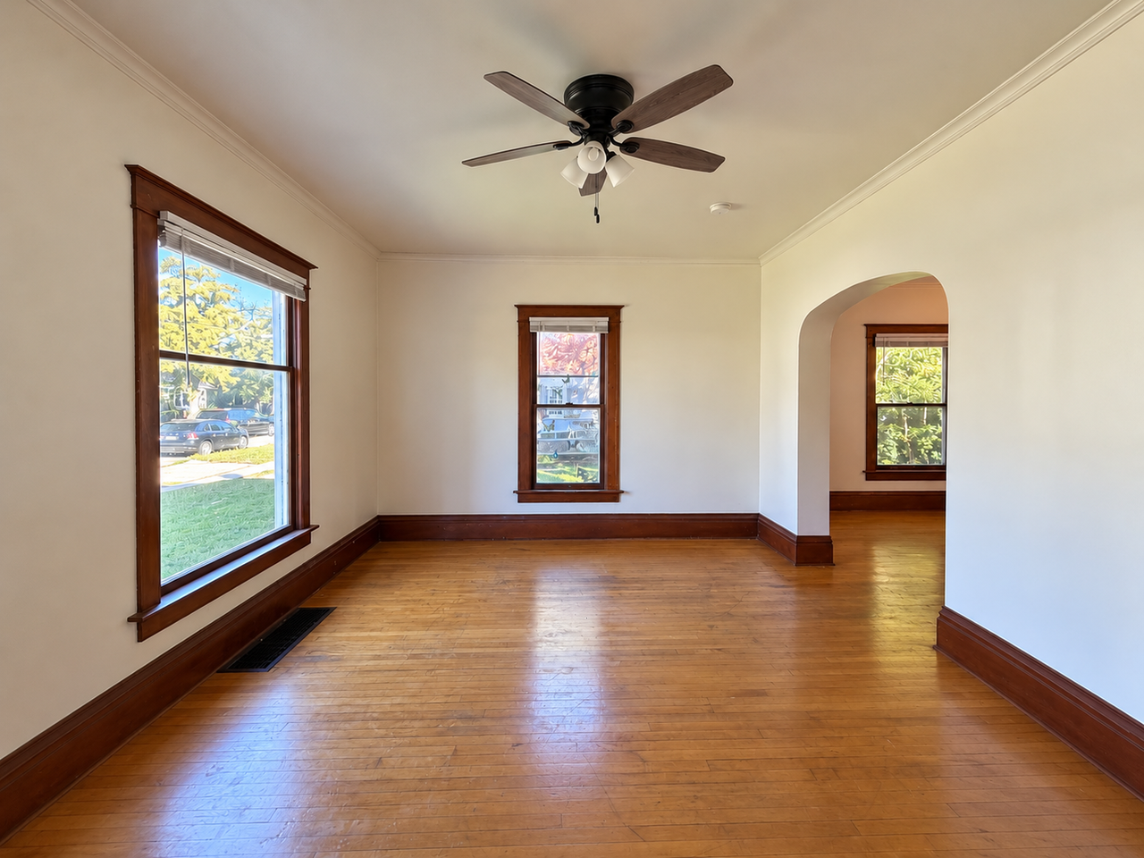 1136 W Grand Ave - Photo 2 of 13