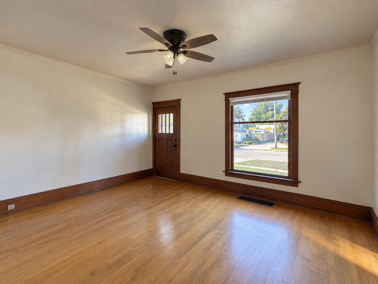 1136 W Grand Ave - Photo 3 of 13