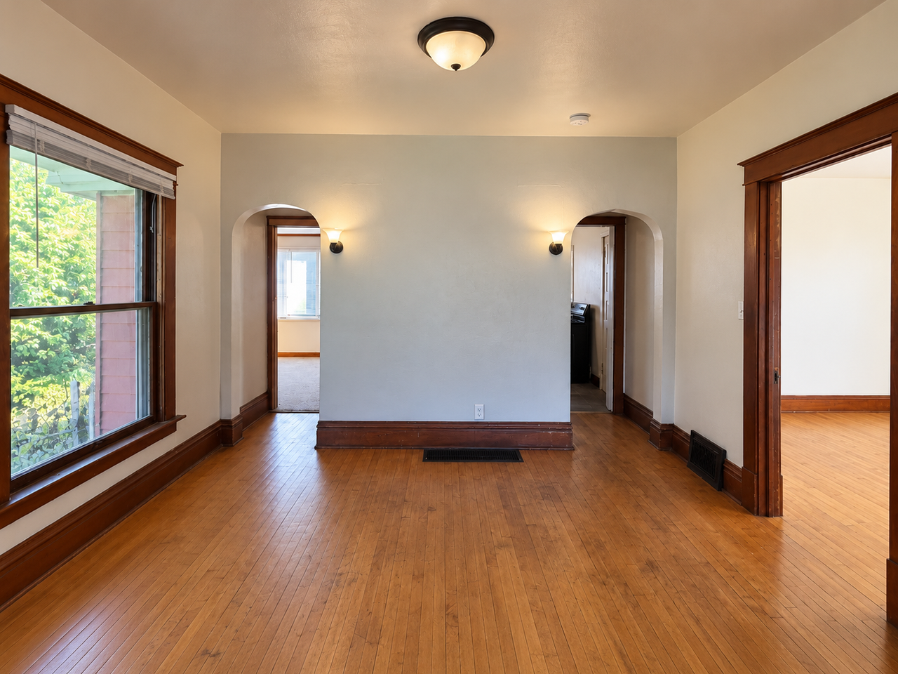 1136 W Grand Ave - Photo 4 of 13