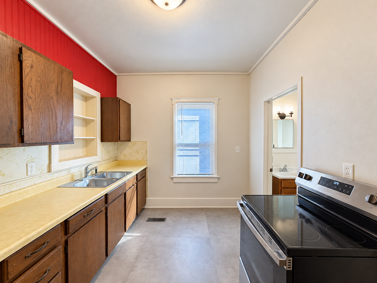 1136 W Grand Ave - Photo 5 of 13