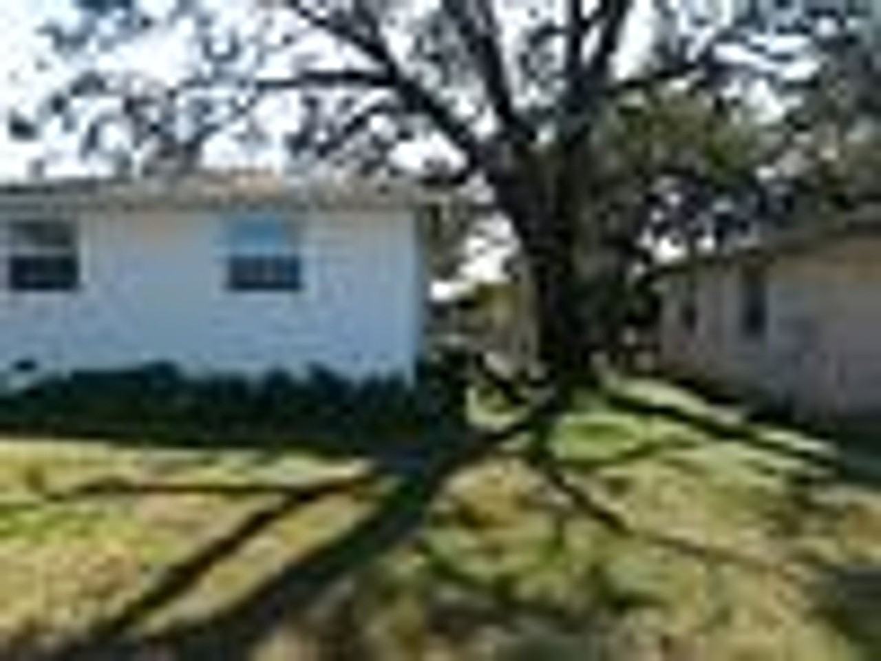 4911 Kinnear Ave - Photo 4 of 42