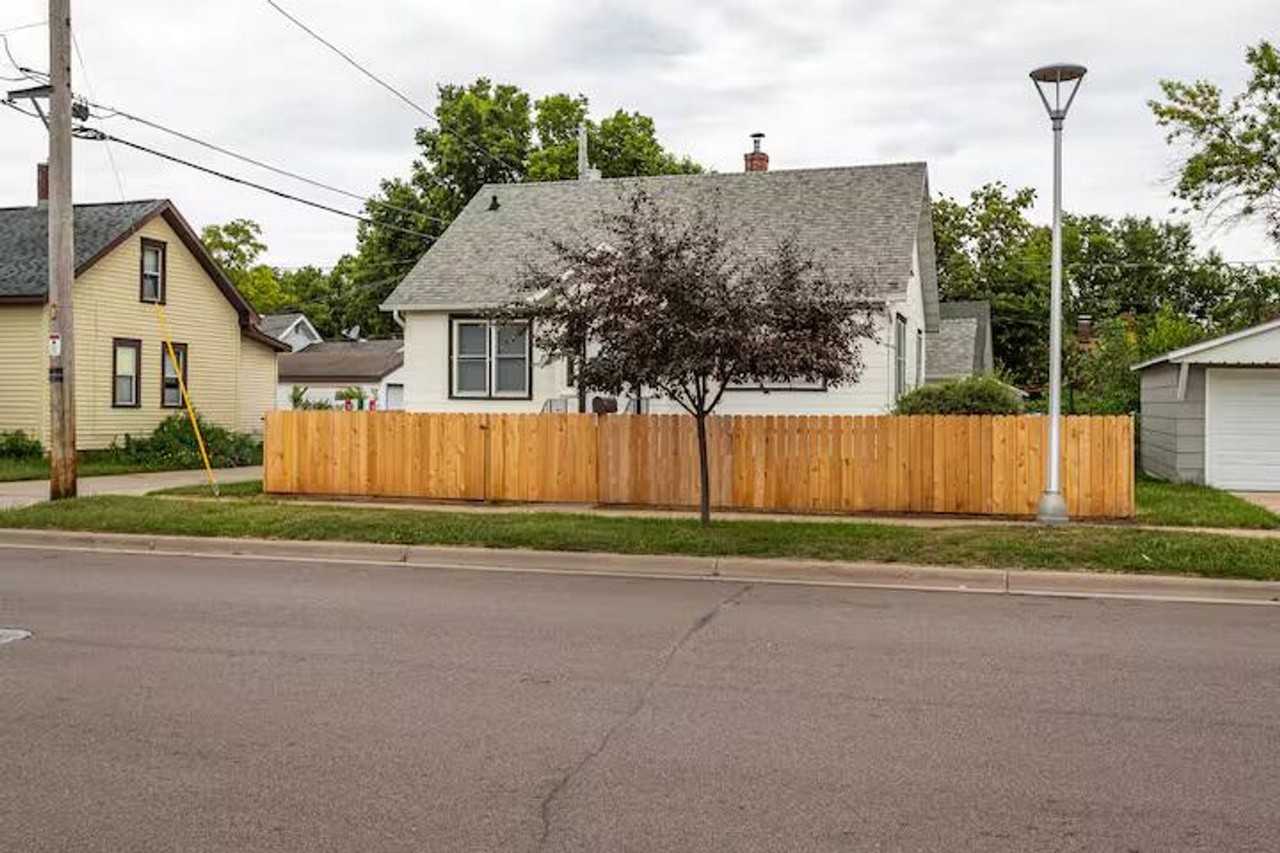 621 Farnam St - Photo 3 of 18