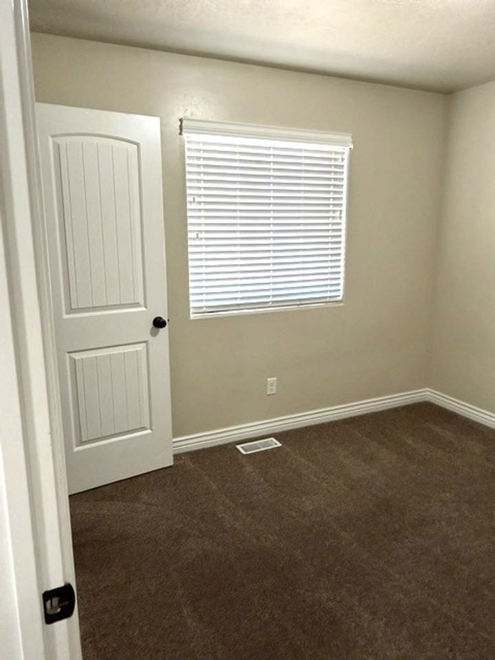 1656 W Harding Ave - Photo 6 of 11