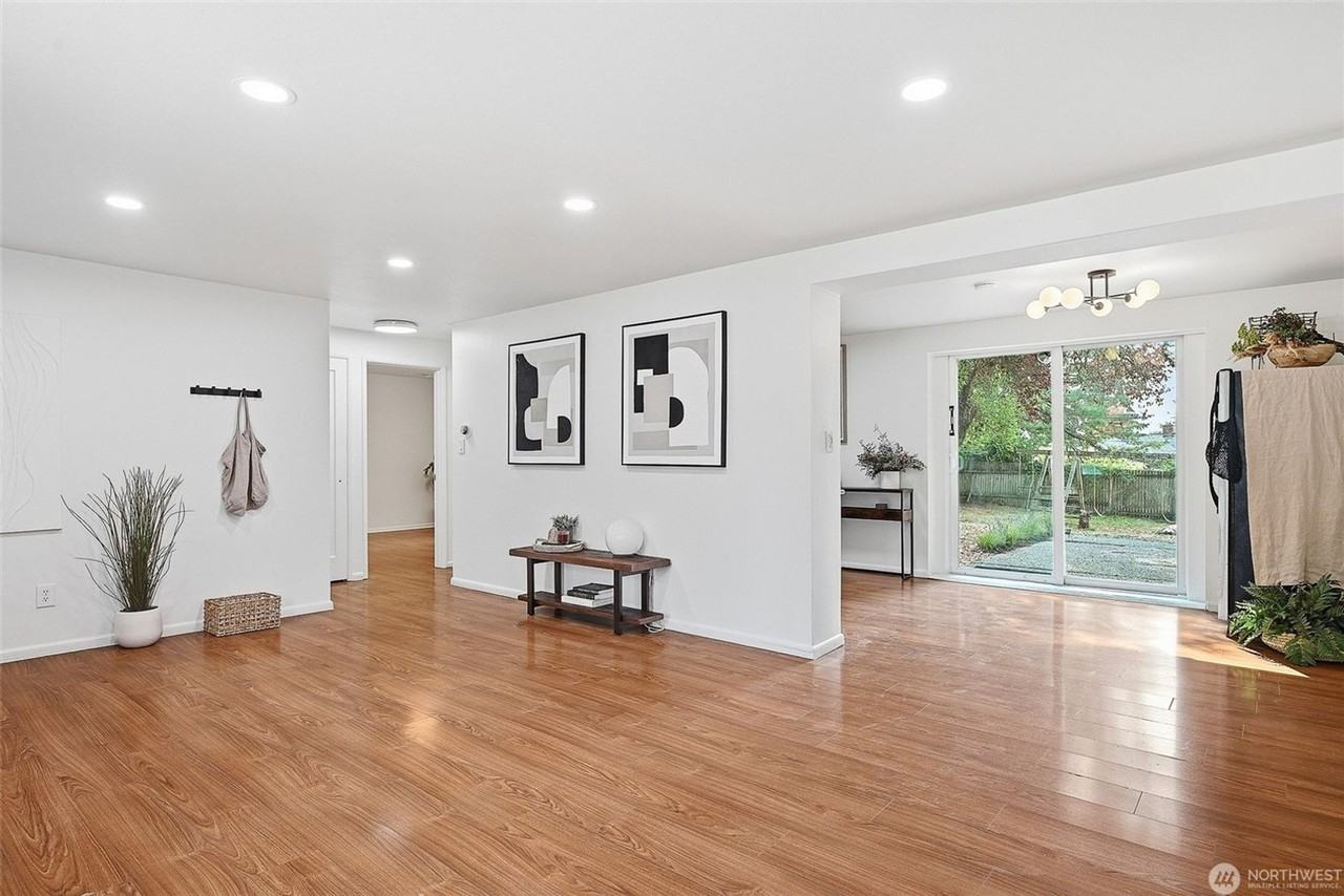 17211 5th Ave Ne - Photo 3 of 25