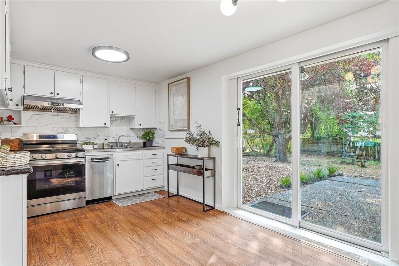17211 5th Ave Ne - Photo 4 of 25