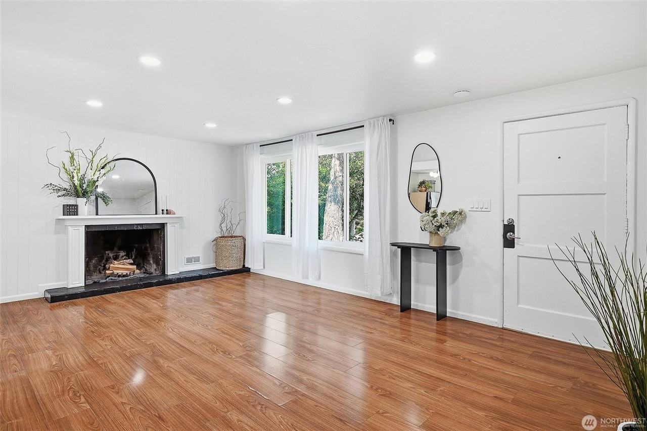 17211 5th Ave Ne - Photo 7 of 25