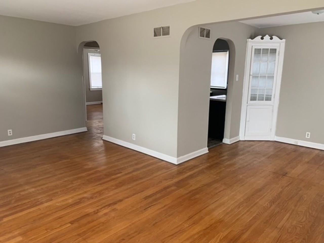 1137 Donnell Ave - Photo 4 of 17