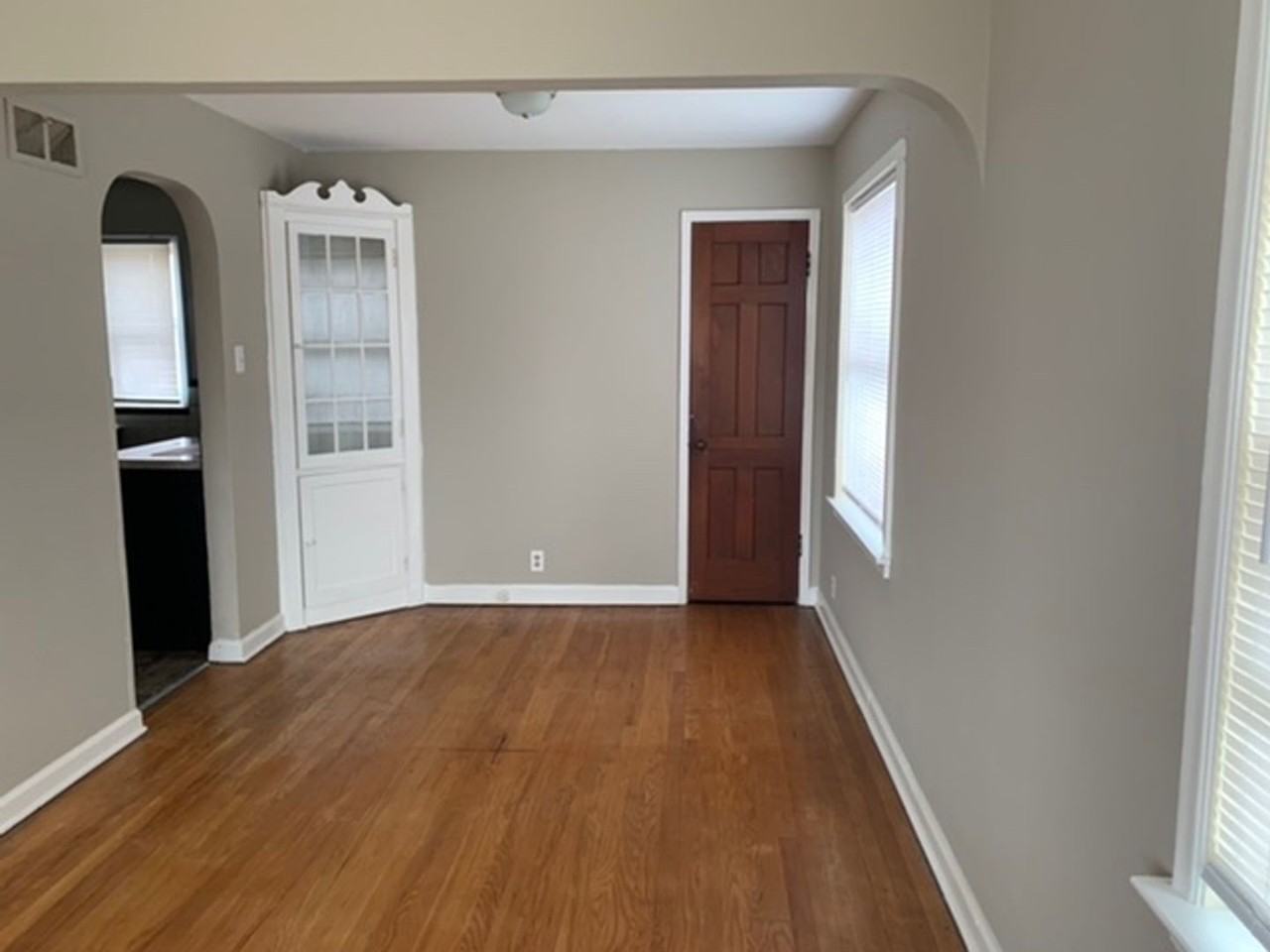 1137 Donnell Ave - Photo 5 of 17