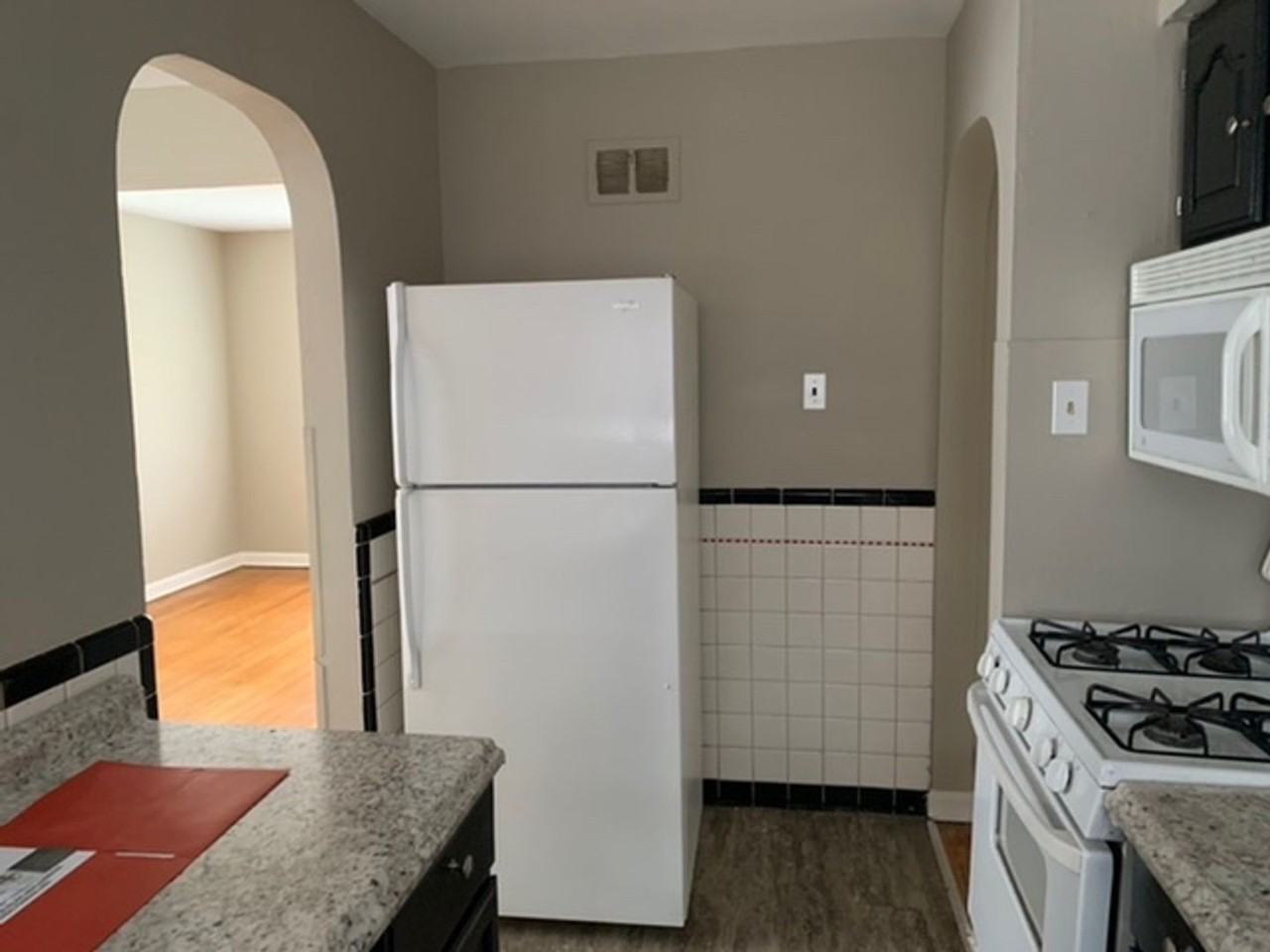 1137 Donnell Ave - Photo 6 of 17