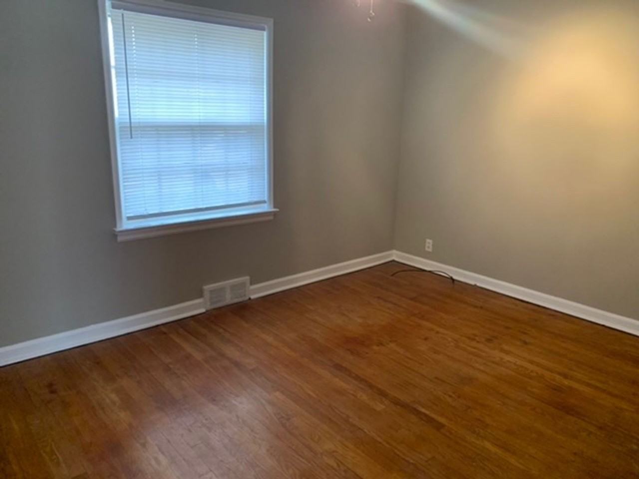 1137 Donnell Ave - Photo 7 of 17