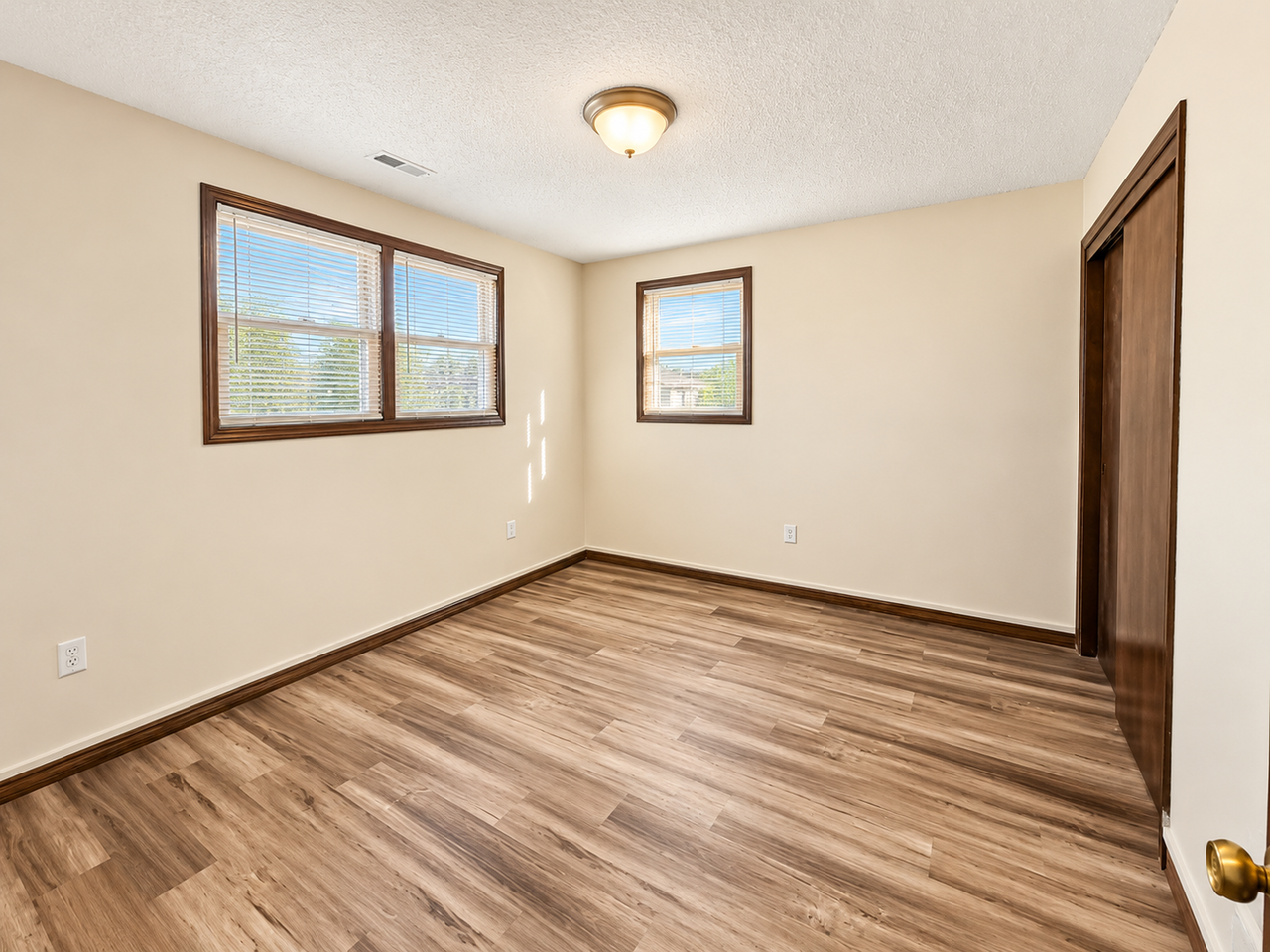 226 S Sheridan St - Photo 5 of 7