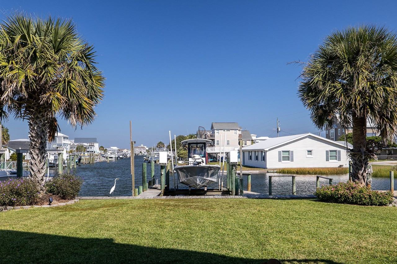 215 E Fort Macon Rd - Photo 5 of 40