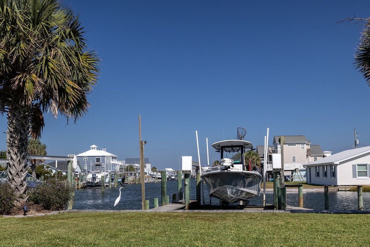 215 E Fort Macon Rd - Photo 6 of 40