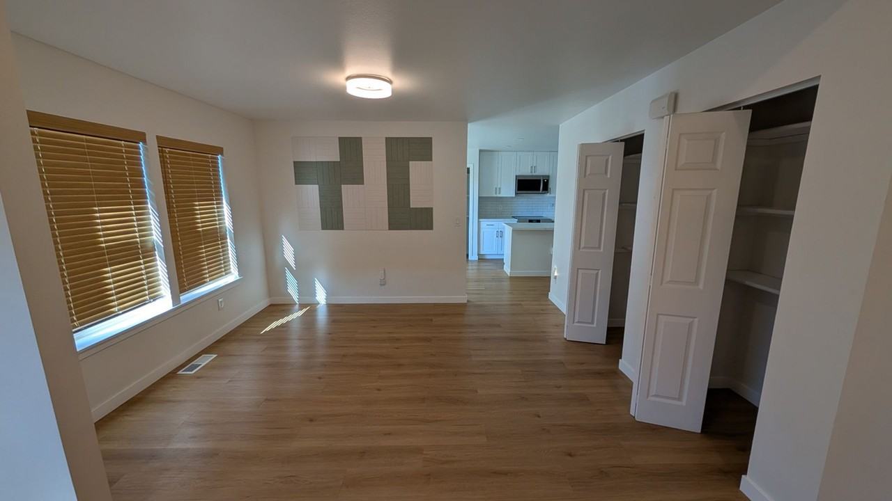 7557 20th Ave Sw - Photo 2 of 16