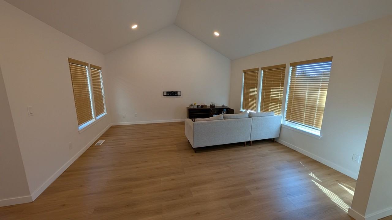 7557 20th Ave Sw - Photo 3 of 16
