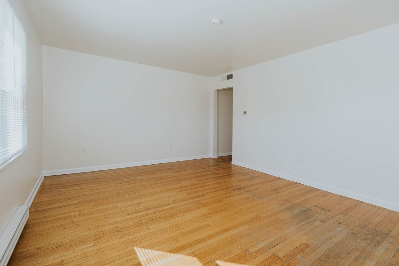 1013 South Raleigh Street - Photo 4 of 15