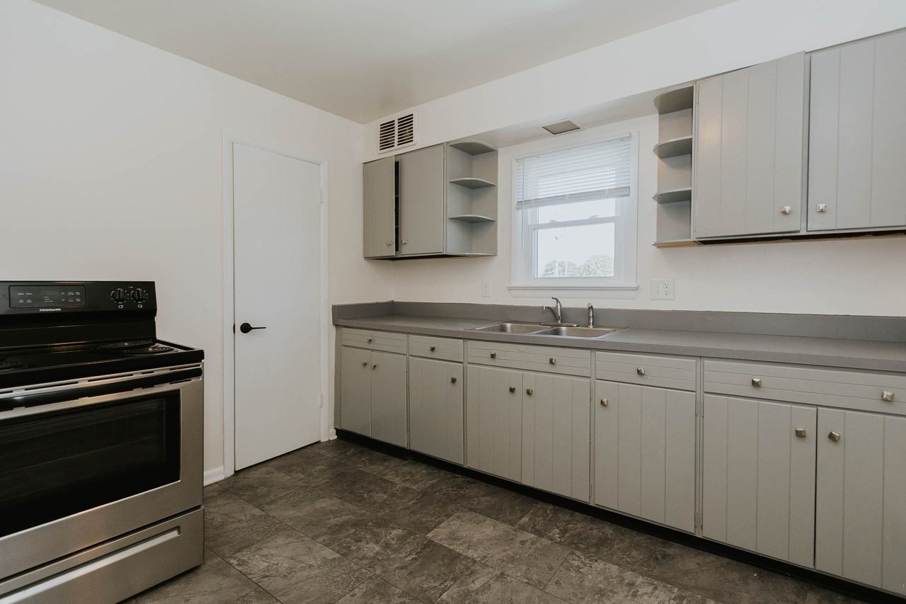 1013 South Raleigh Street - Photo 5 of 15