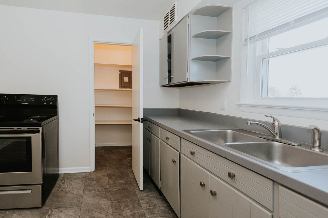 1013 South Raleigh Street - Photo 6 of 15