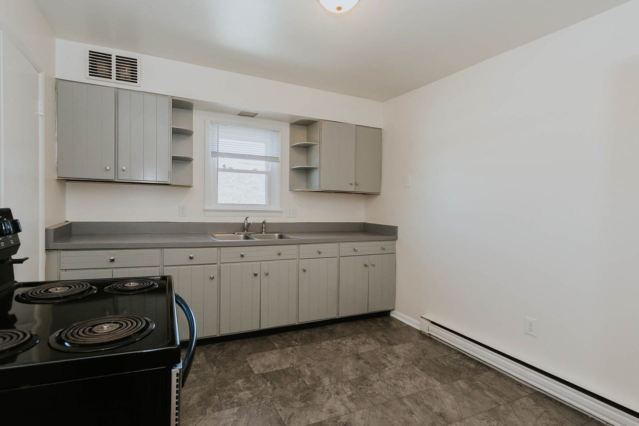 1013 South Raleigh Street - Photo 7 of 15