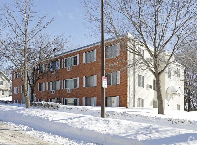 1076 Agate Street - Photo 3 of 4