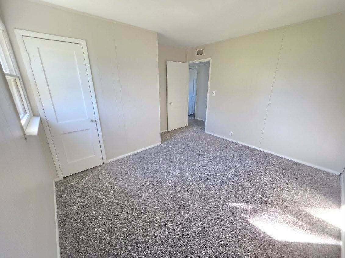 1220 Eppley Avenue - Photo 4 of 8