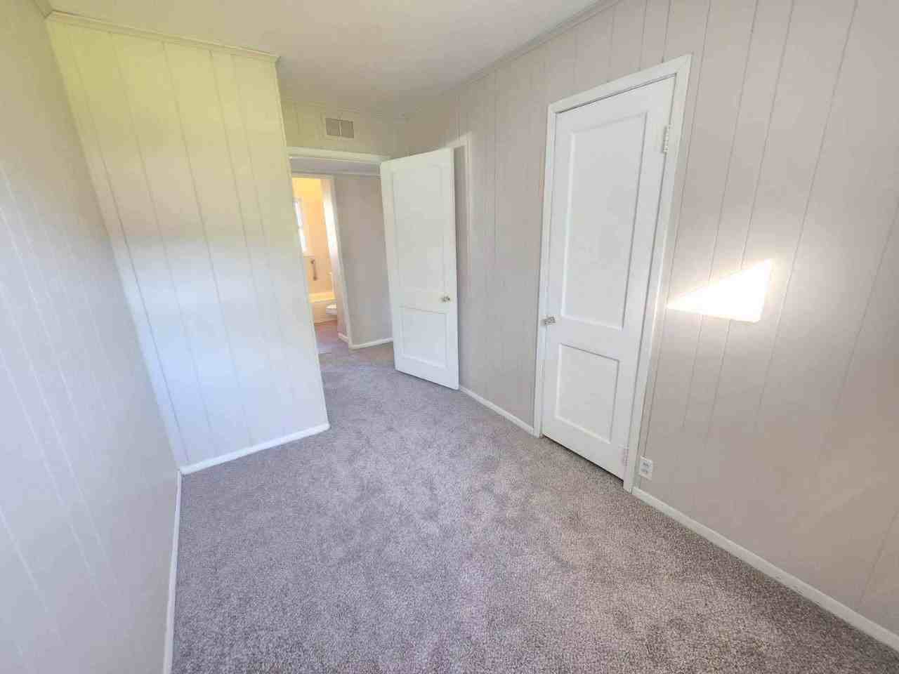 1220 Eppley Avenue - Photo 5 of 8