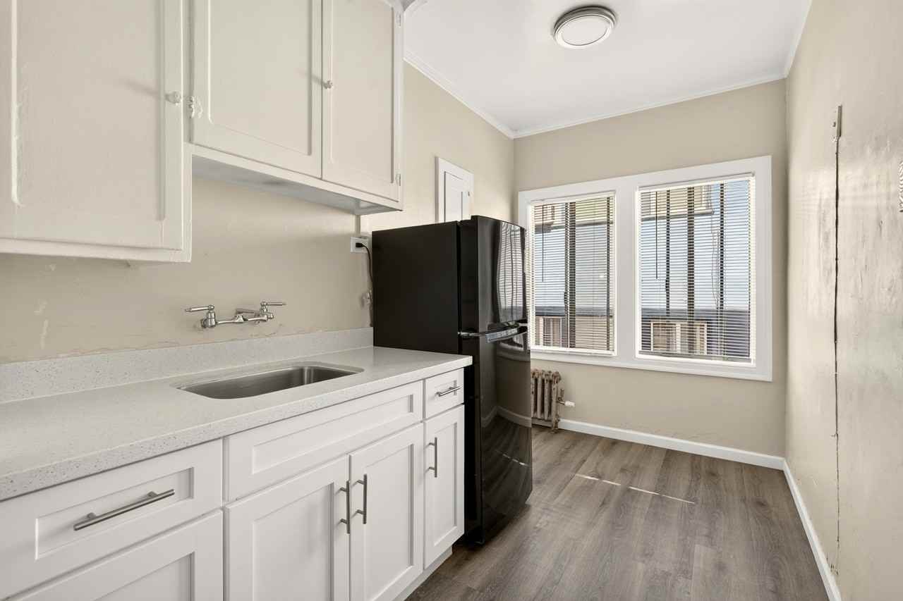 1821 6th Avenue - Photo 5 of 10