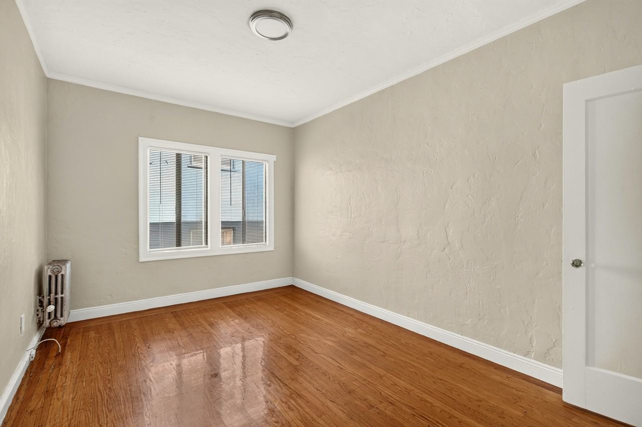 1821 6th Avenue - Photo 7 of 10