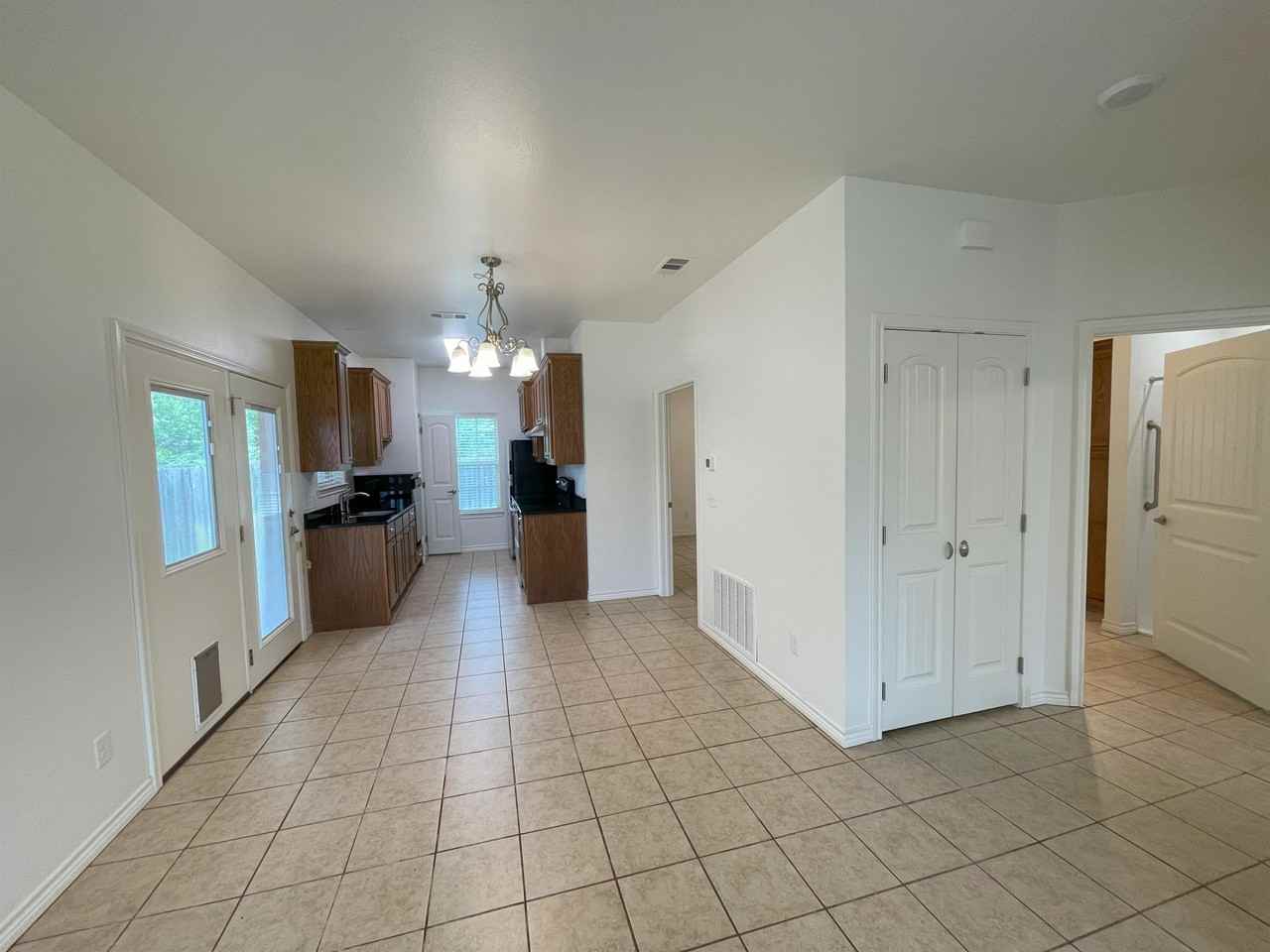 501 East Bryson Avenue - Photo 4 of 23