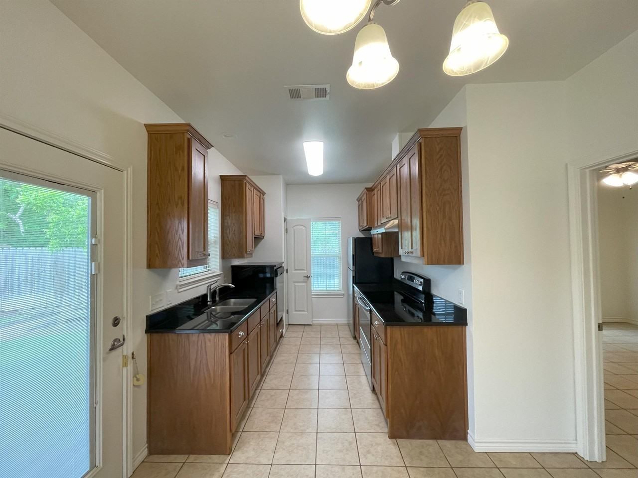 501 East Bryson Avenue - Photo 5 of 23
