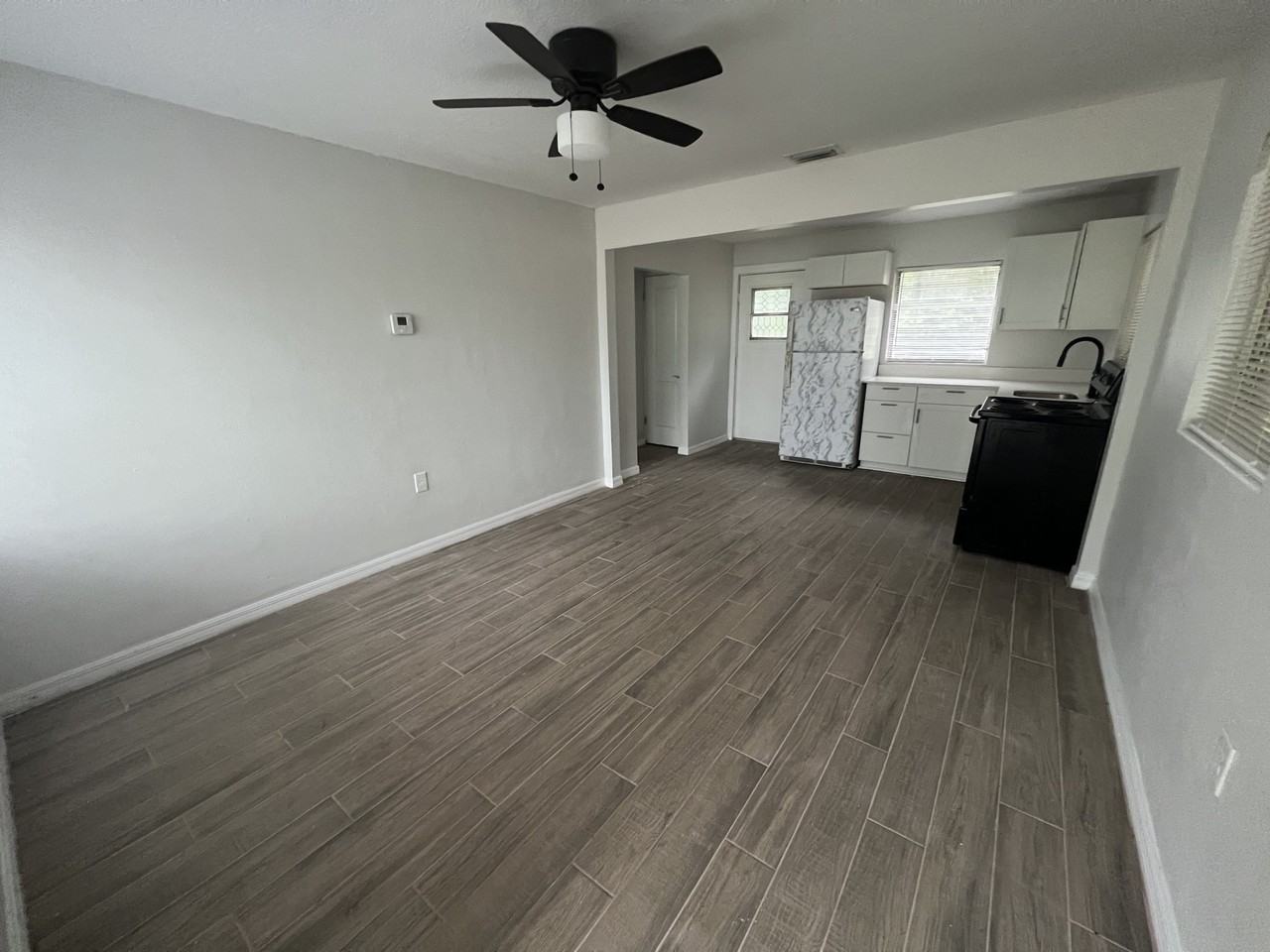 924.5 North Amelia Ave - Photo 2 of 8