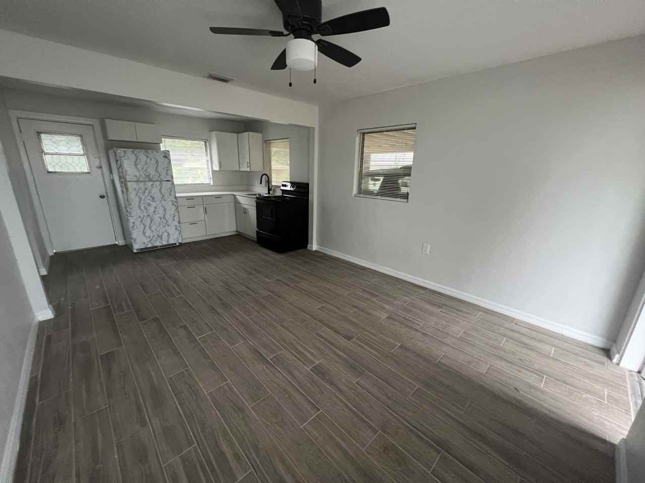 924.5 North Amelia Ave - Photo 4 of 8